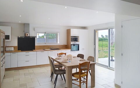 Le Jardin du Calme: Møbel, Gulvbelægning, Indretning, Træ, Etage, Køkken, Loft, Countertop, Cabinetry, Belysning