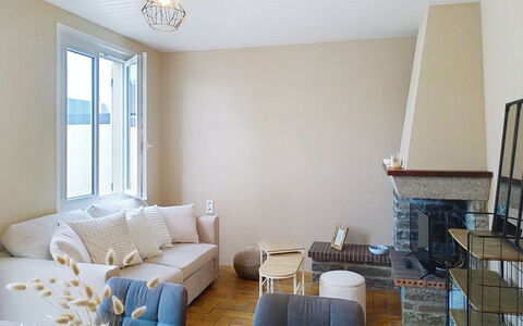 Riviera: Møbel, Indretning, Gulvbelægning, Væg, Etage, Couch, Værelse, Træ, Loft, Stue