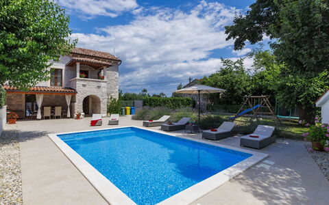 Trošti: Svømmepøl, Udvej, Estate, Eco Hotel, Villa, Water Feature, Fritid, Hacienda, Paraply, Thermae