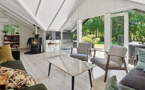 Tenna - 30Km from the Sea: Indretning, Træ, Loft, Gulvbelægning, Møbel, Etage, Stue, Couch, Hjem, Trægulve