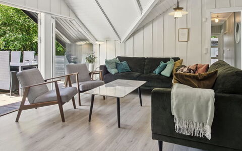 Tenna - 30Km from the Sea: Møbel, Indretning, Gulvbelægning, Couch, Trægulve, Etage, Træ, Stue, Hjem, Loft
