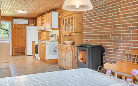 Iivo - 3.5Km from the Sea: Møbel, Træ, Indretning, Loft, Værelse, Cabinetry, Køkken, Hjem, Stol, Bejdse