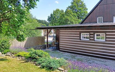 Cerny Dul 400: Bygning, Træ, Hus, Tag, Sidespor, Hjem, Sommerhus, Busk, Have, Garden Bygninger