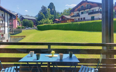 Le Nerey 2: Møbel, Udendørs Møbler, Udendørs Bord, Skygge, Altan, Stol, Lawn, Gård, Køkken & Spisebord, Landscaping