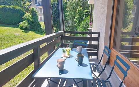 Le Nerey 2: Møbel, Træ, Udendørs Møbler, Bord, Stol, Udendørs Bord, Veranda, Hårdttræ, Skygge, Dæk