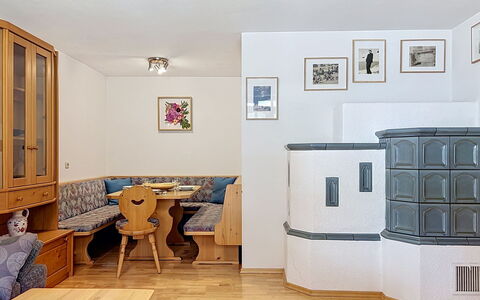 Resimini: Indretning, Gulvbelægning, Møbel, Etage, Værelse, Stue, Bejdse, Hårdttræ, Cabinetry