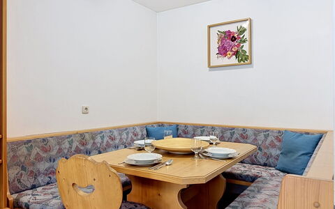 Resimini: Indretning, Gulvbelægning, Møbel, Etage, Værelse, Bejdse, Stue, Cabinetry, Stueplante