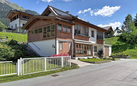 Resimini: Vindue, Hus, Boligområde, Hjem, Arkitektur, Tag, Menneskelig Bosættelse, Sommerhus, Dør, Altan