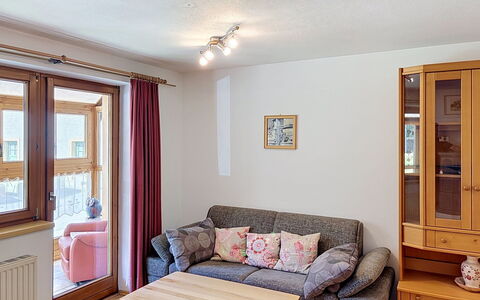 Resimini: Møbel, Indretning, Gulvbelægning, Træ, Etage, Værelse, Loft, Lejlighed, Couch, Stue