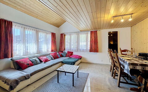 Haus Wasserfall: Indretning, Møbel, Træ, Loft, Hjem, Værelse, Couch, Etage, Belysning, Gulvbelægning