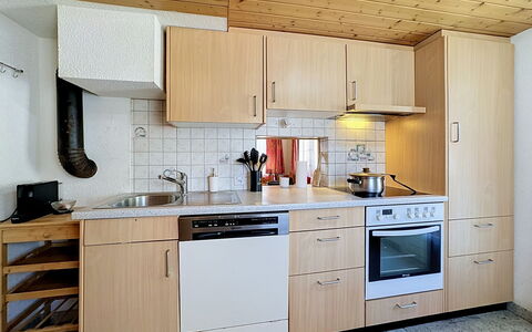 Haus Wasserfall: Køkken Apparat, Køkken, Countertop, Cabinetry, Møbel, Større Bandage, Køkkenvask, Træ, Håndvask, Gulvbelægning