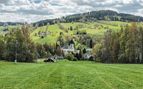 Rokytnice Nad Jizerou 328: Træ, Græs, Grøn, Bjergrige Landskabsformer, Bakke, Highland, Landskab, Græs-, Almindeligt, Land Lot