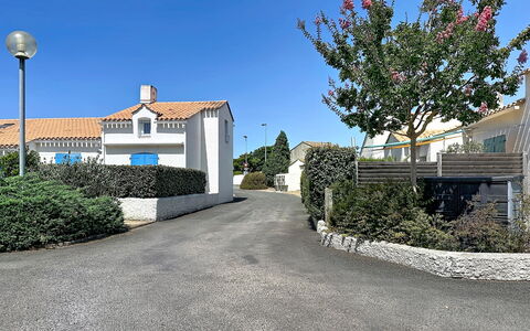Les Maisons de la Mer: Blå, Svømmepøl, Kompositmateriale, Skygge, Udvej, Estate, Hacienda, Villa, Fritidscenter