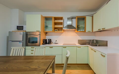 La Corona: Køkken, Køkken Apparat, Indretning, Countertop, Større Bandage, Cabinetry, Gulvbelægning, Træ, Loft, Møbel