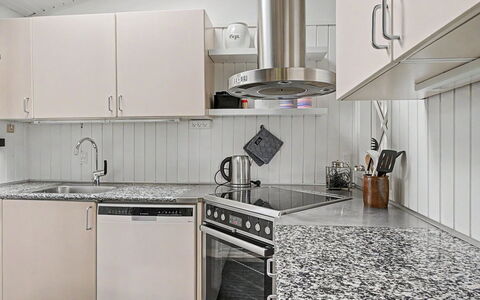 Annalina - 230M from the Sea: Køkken, Køkken Apparat, Countertop, Større Bandage, Indretning, Gulvbelægning, Køkkenvask, Sanitærarmatur, Tap, Cabinetry