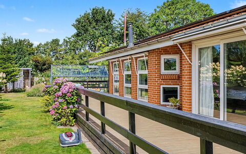 Annalina - 230M from the Sea: Busk, Hjem, Have, Sommerhus, Bunddække, Estate, Veranda, Gård, Stuehus, Landscaping