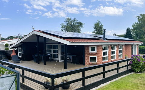 Annalina - 230M from the Sea: Tag, Hjem, Dør, Sommerhus, Sidespor, Veranda, Udendørs Struktur, Design, Gård, Skygge