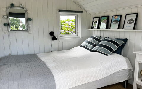 Annalina - 230M from the Sea: Soveværelse, Seng, Sengetøj, Sengetøj, Træ, Sengetøj, Indretning, Bed Frame, Etage, Møbel
