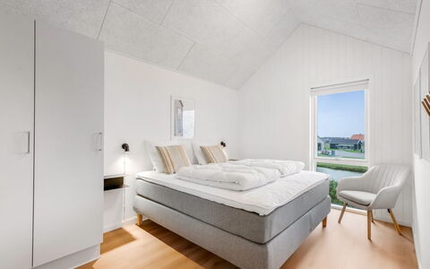 Thormund - 400M from the Sea: Loft, Soveværelse, Sengetøj, Dagslys, Seng, Sengetøj, Bed Frame, Hotel