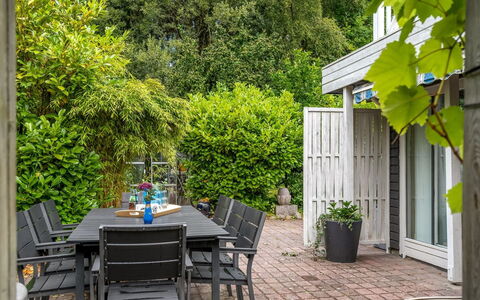 Lonneke - from the Sea: Tag, Hus, Land Lot, Hjem, Sommerhus, Estate, Garden Bygninger, Skygge, Bjælkehytte, Landscaping