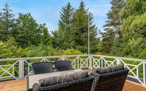 Lonneke - from the Sea: Tag, Hus, Land Lot, Hjem, Sommerhus, Estate, Garden Bygninger, Skygge, Bjælkehytte, Landscaping