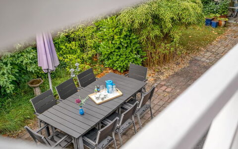 Lonneke - from the Sea: Tag, Hus, Land Lot, Hjem, Sommerhus, Estate, Garden Bygninger, Skygge, Bjælkehytte, Landscaping