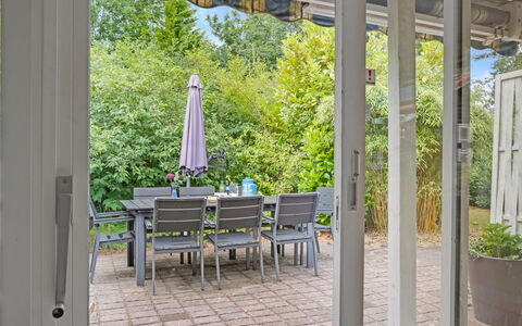Lonneke - from the Sea: Tag, Hus, Land Lot, Hjem, Sommerhus, Estate, Garden Bygninger, Skygge, Bjælkehytte, Landscaping