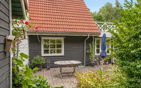 Lonneke - from the Sea: Tag, Hus, Land Lot, Hjem, Sommerhus, Estate, Garden Bygninger, Skygge, Bjælkehytte, Landscaping