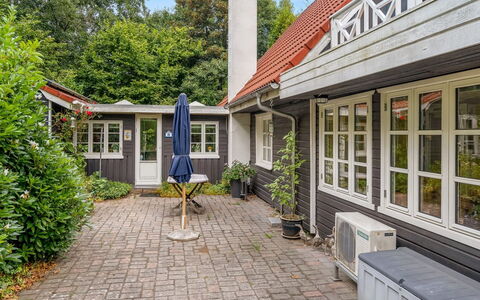 Lonneke - from the Sea: Tag, Hus, Land Lot, Hjem, Sommerhus, Estate, Garden Bygninger, Skygge, Bjælkehytte, Landscaping