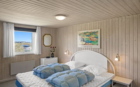 Ingalil - 200M from the Sea: Soveværelse, Træ, Loft, Indretning, Seng, Sengetøj, Sengetøj, Møbel, Bed Frame, Etage