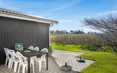 Ingalil - 200M from the Sea: Land Lot, Hjem, Dør, Skygge, Bunddække, Sidespor, Sommerhus, Veranda, Have, Gård