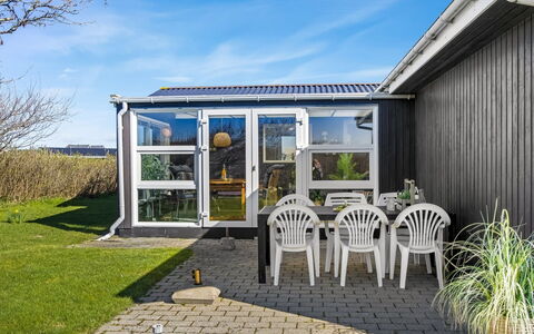 Ingalil - 200M from the Sea: Arkitektur, Hjem, Tag, Dør, Sommerhus, Sidespor, Have, Gård, Veranda, Estate