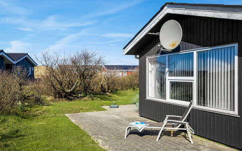 Ingalil - 200M from the Sea: Hus, Hjem, Sommerhus, Tag, Sidespor, Skygge, Skur, Gård, Garden Bygninger, Veranda