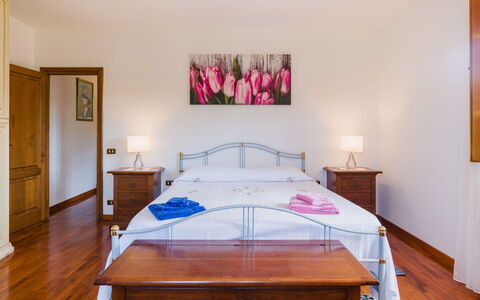 Casa Lulù: Møbel, Seng, Indretning, Soveværelse, Sengetøj, Gulvbelægning, Etage, Loft, Sengetøj, Bed Frame