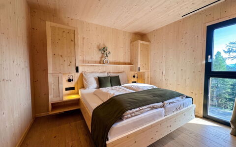 02 Nth050 18A Sup Chalet mit Sauna und Hot Tub 2 e: Soveværelse, Hårdttræ, Bejdse, Seng, Bed Frame, Sengetøj, Planke, Krydsfiner, Trægulve, Hotel