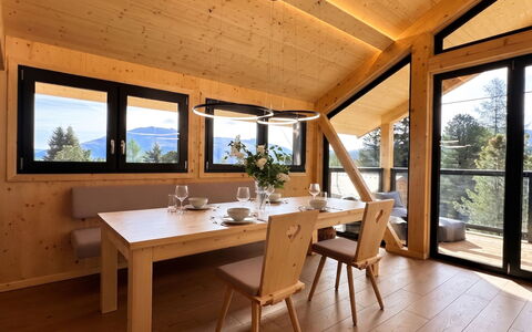02 Nth050 18A Sup Chalet mit Sauna und Hot Tub 2 e: Træ, Indretning, Loft, Værelse, Stol, Hårdttræ, Køkken & Spisebord, Bjælke, Bejdse, Naturmateriale
