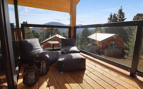 02 Nth050 18A Sup Chalet mit Sauna und Hot Tub 2 e: Træ, Hårdttræ, Veranda, Bejdse, Dæk, Planke, Altan, Skygge, Stol, Tømmer