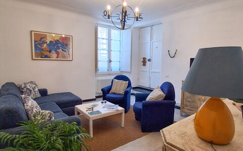 La Riva - Levanto: Møbel, Indretning, Gulvbelægning, Etage, Væg, Couch, Loft, Stue, Værelse, Belysning