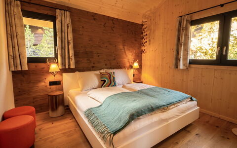 02 Nth056 18G Sup Chalet mit Sauna und Hot Tub 2 e: Træ, Indretning, Soveværelse, Seng, Møbel, Gulvbelægning, Etage, Hus, Hjem, Loft