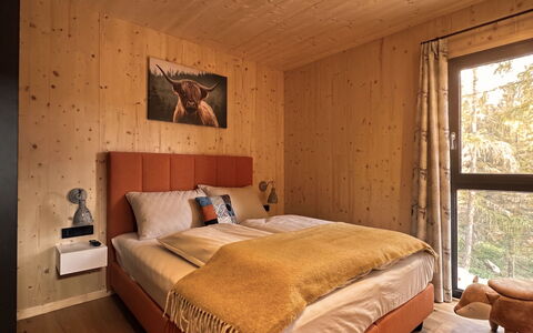 02 Nth056 18G Sup Chalet mit Sauna und Hot Tub 2 e: Soveværelse, Seng, Møbel, Indretning, Sengetøj, Træ, Gulvbelægning, Etage, Sengetøj, Værelse
