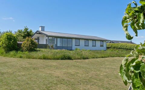 Anelia - 400M from the Sea: Hus, Busk, Hjem, Boligområde, Estate, Sommerhus, Hacienda, Gård, Skygge, Lawn