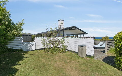 Anelia - 400M from the Sea: Hus, Busk, Hjem, Boligområde, Estate, Sommerhus, Hacienda, Gård, Skygge, Lawn