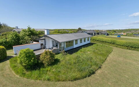 Anelia - 400M from the Sea: Hus, Busk, Hjem, Boligområde, Estate, Sommerhus, Hacienda, Gård, Skygge, Lawn