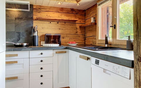Chalet 1899: Køkken, Køkken Apparat, Træ, Større Bandage, Countertop, Gulvbelægning, Cabinetry, Indretning, Husholdningsapparat, Møbel