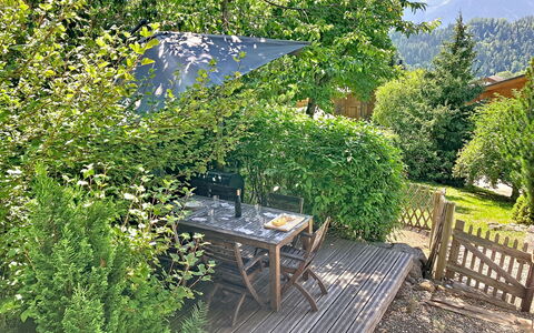 Chalet 1899: Busk, Have, Skygge, Paraply, Udendørs Bord, Udendørs Møbler, Forår, Stol, Backyard, Gård