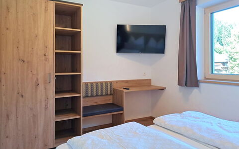 Auffach 602: Træ, Indretning, Seng, Gulvbelægning, Soveværelse, Etage, Bed Frame, Møbel, Bejdse, Værelse