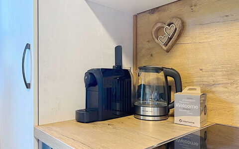 Des Kaisers Kleines Reich: Indretning, Køkken Apparat, Lille Apparat, Reoler, Husholdningsapparat, Hylde, Kaffemaskine, Køkken, Countertop