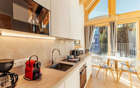 Niederwölz 605: Køkken, Indretning, Træ, Møbel, Countertop, Gulvbelægning, Loft, Køkken Apparat, Belysning, Etage