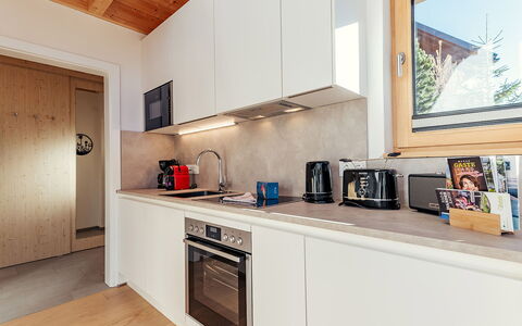 Niederwölz 605: Køkken, Træ, Indretning, Køkken Apparat, Countertop, Større Bandage, Gulvbelægning, Loft, Husholdningsapparat, Cabinetry