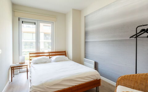 Goldsands Iii with Parking: Indretning, Møbel, Etage, Gulvbelægning, Soveværelse, Seng, Væg, Trægulve, Træ, Sengetøj